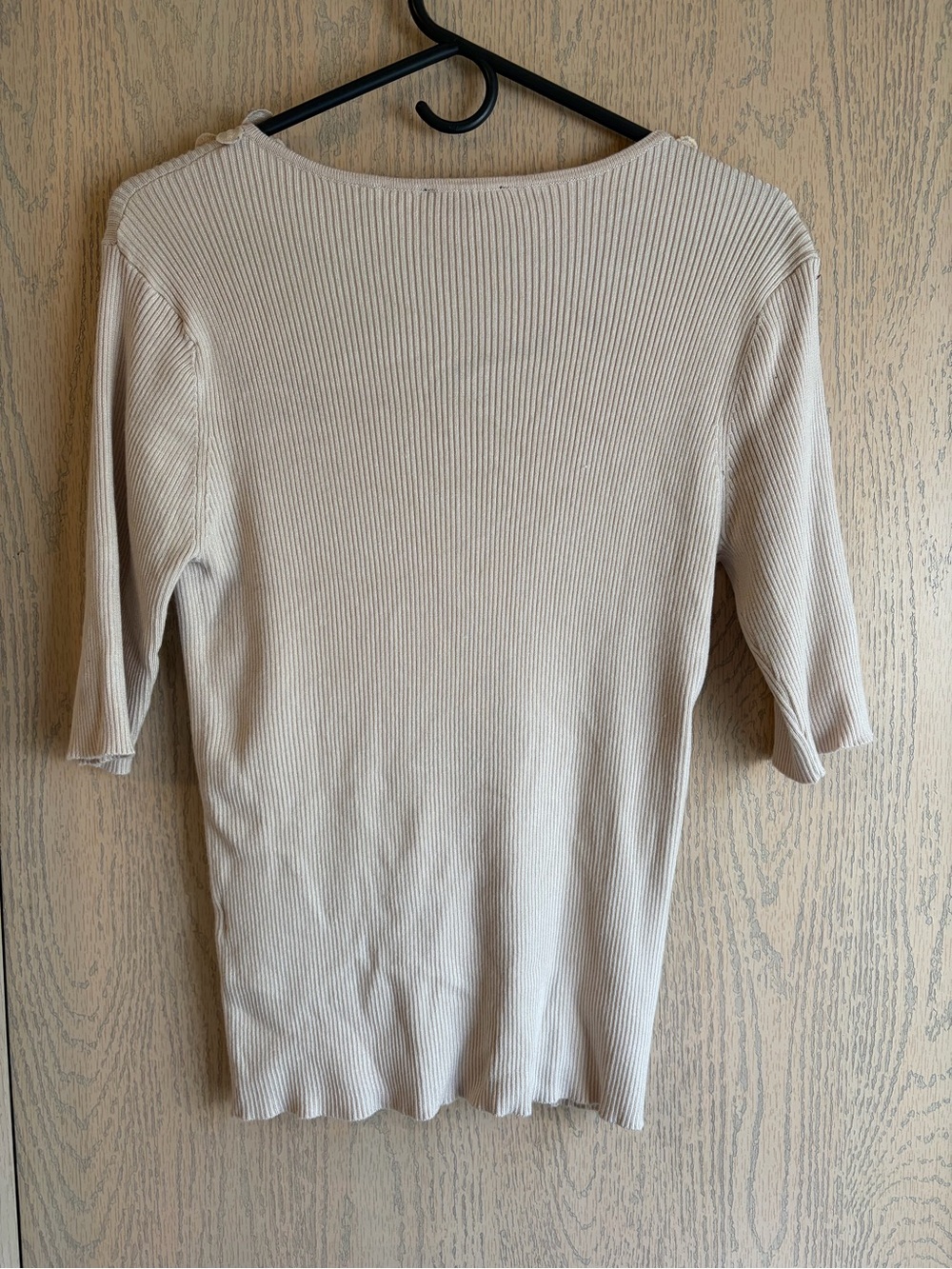 Tahari Cream Ribbed Floral Trim V-Neck Knit Top - Picture 3 of 5